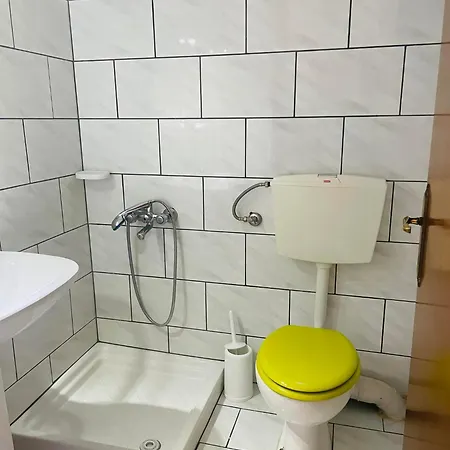 Lägenhetshotell Emilia 3*